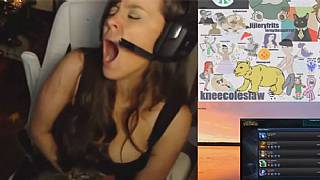 Twitch yayını sırasında köpeğine zorla içki içirmeye çalışan yayıncı banlandı!