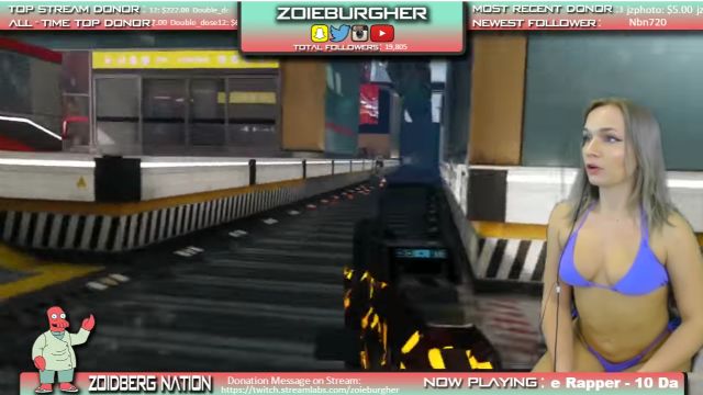 Twitch'ten banlanan bikinili oyuncu mutluluğu Youtube'da buldu