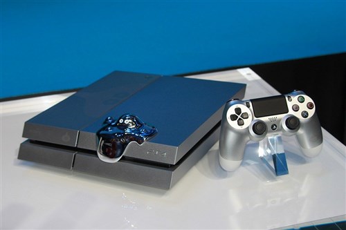 Gri Playstation 4 modeli "vıcık vıcık" görünüyor