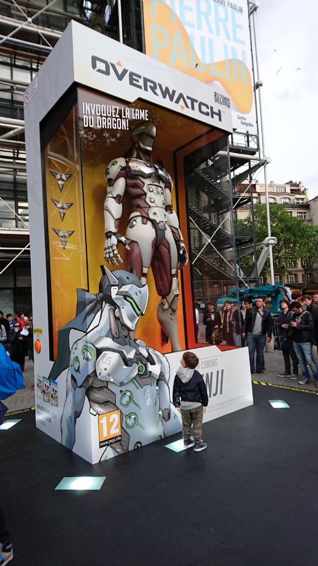 Dev Overwatch heykelleri şehir meydanlarını süslüyor