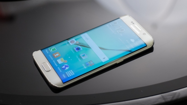 Galaxy S6’nın bükülme iddialarına Samsung’tan cevap geldi