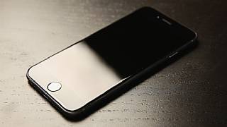 Bir de başımıza iPhone 6SE çıktı