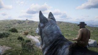 Red Dead Redemption 2'de devasa bir köpeği sürebilirsiniz
