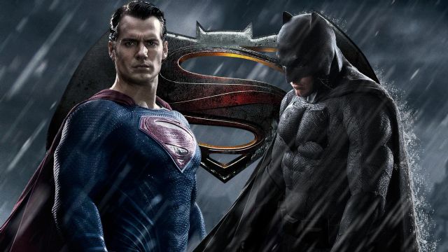 Batman V Superman'den ilk teaser yayımlandı