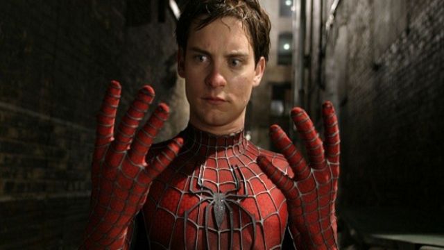 Tobey Maguire'dan yeni Örümcek Adam'a övgü