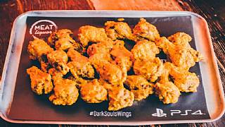 20 adet acılı tavuk kanadı ye, Dark Souls tişörtünü kap!