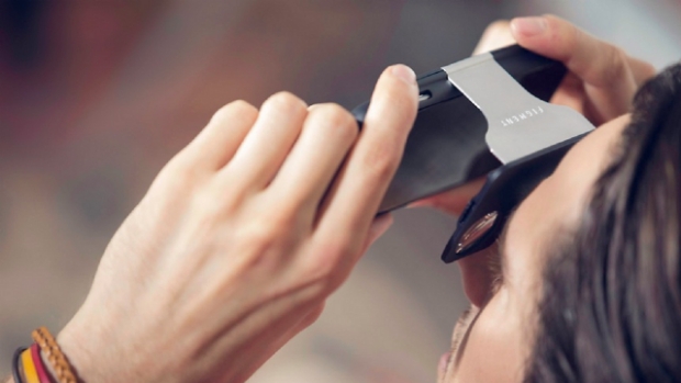 iPhone'u VR cihazına çeviren kılıf!