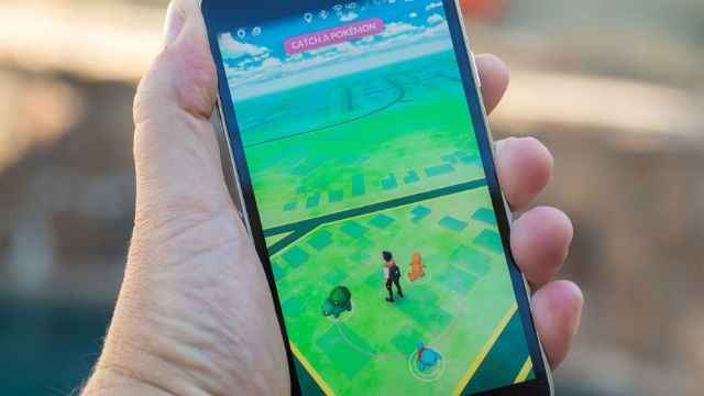 Pokemon Go oynayamaya çıkan genç kurşuna dizildi