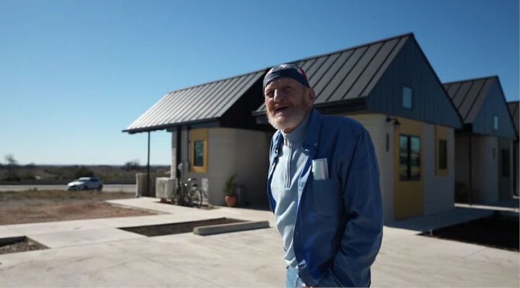 Dünya'da ilk: 3D yazıcı ile yapılan evde yaşayan 70 yaşındaki evsiz adam