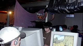 Tavana bantlanan oyuncunun sırrı çözüldü