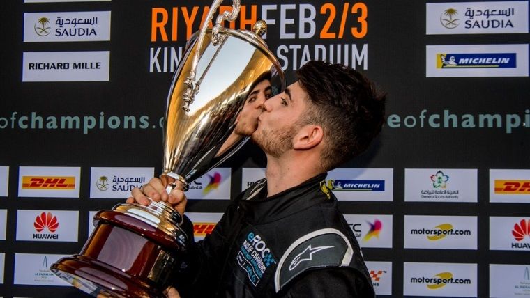 Profesyonel oyuncu, Formula pilotunu gerçek bir yarışta geçti