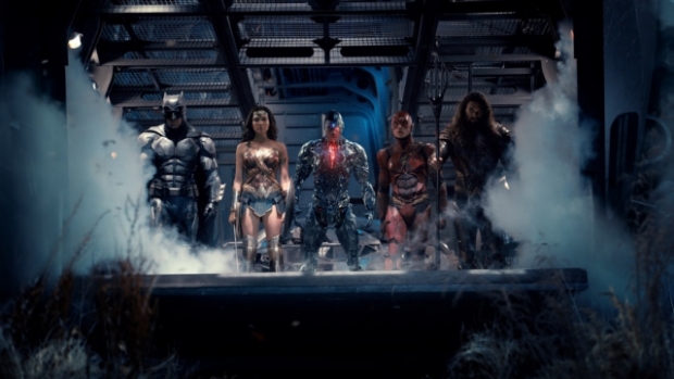 Justice League filminden ekip fotoğrafı geldi