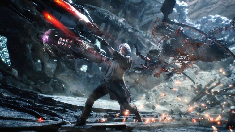 Devil May Cry 5'te Dante şapkasını silah olarak kullanabilecek