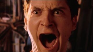Peter Parker'ın ölmüş amcasının mezarında selfie çekilmek