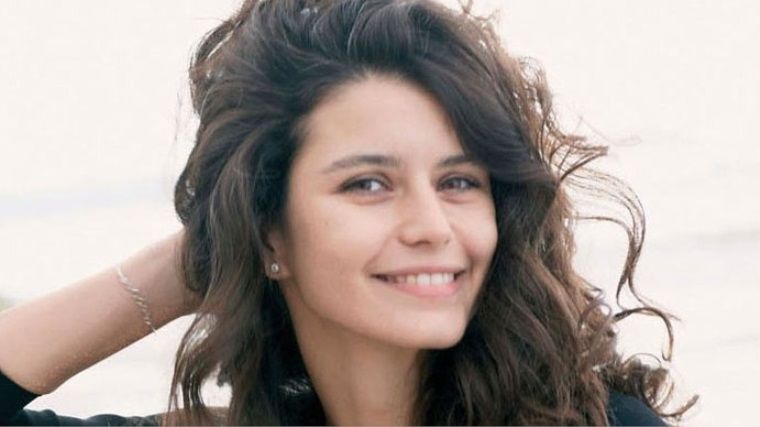 Beren Saat'in oynadığı Netflix dizisinin teması belli oldu