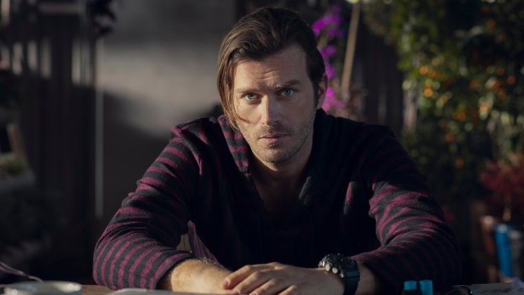 Kıvanç Tatlıtuğ'un yer aldığı Netflix dizisinden görseller
