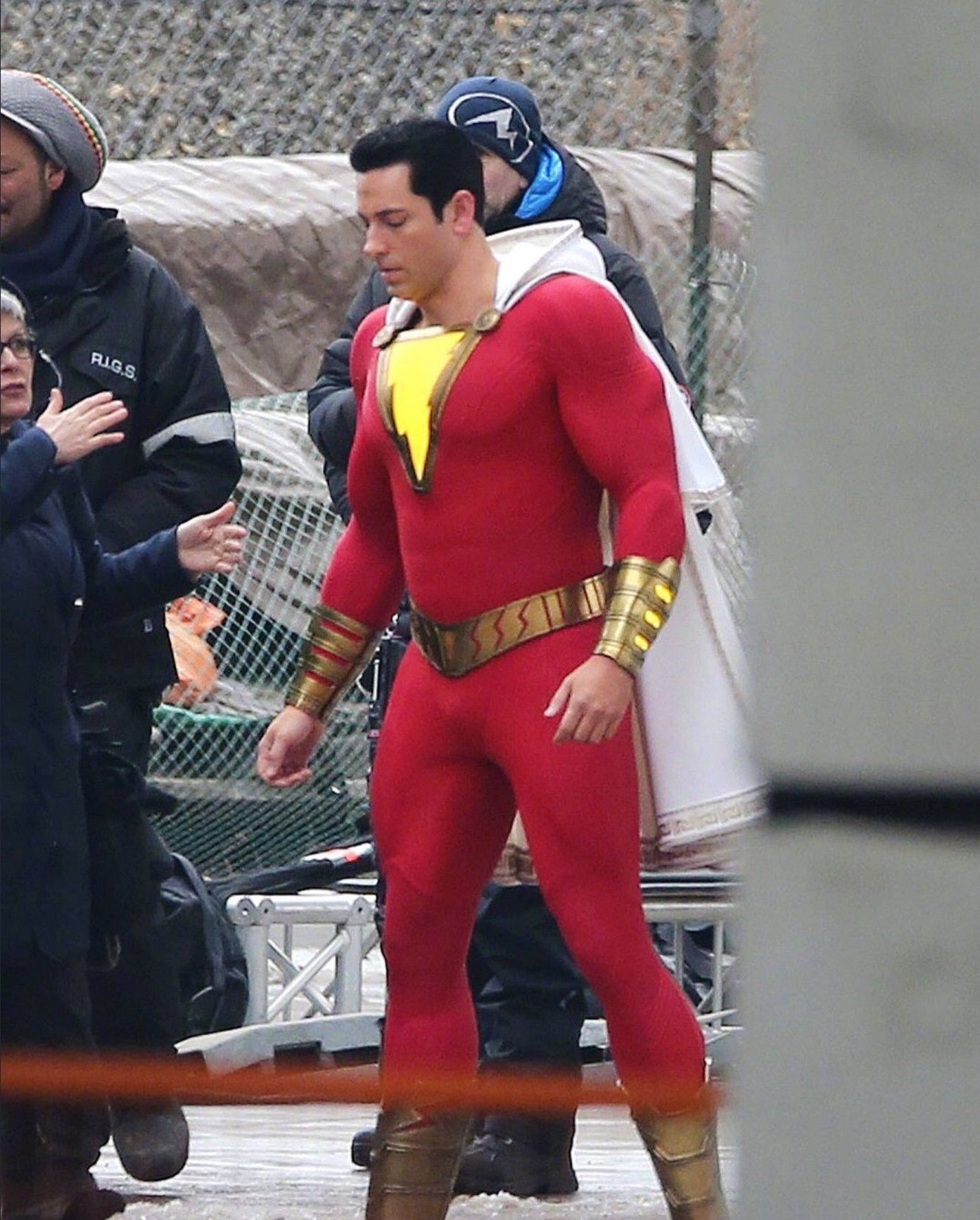 Zachary Levi'nin Shazam! kostümünden yeni görüntüler sızdı