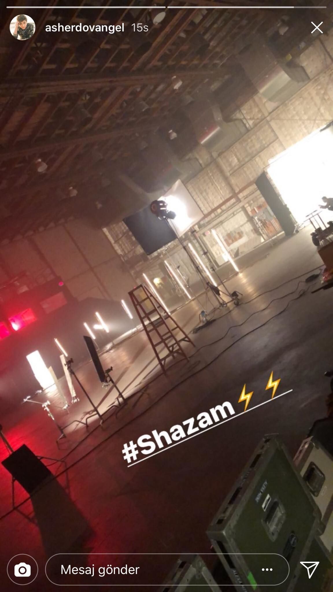 Shazam filminin setinden yeni bir görüntü geldi