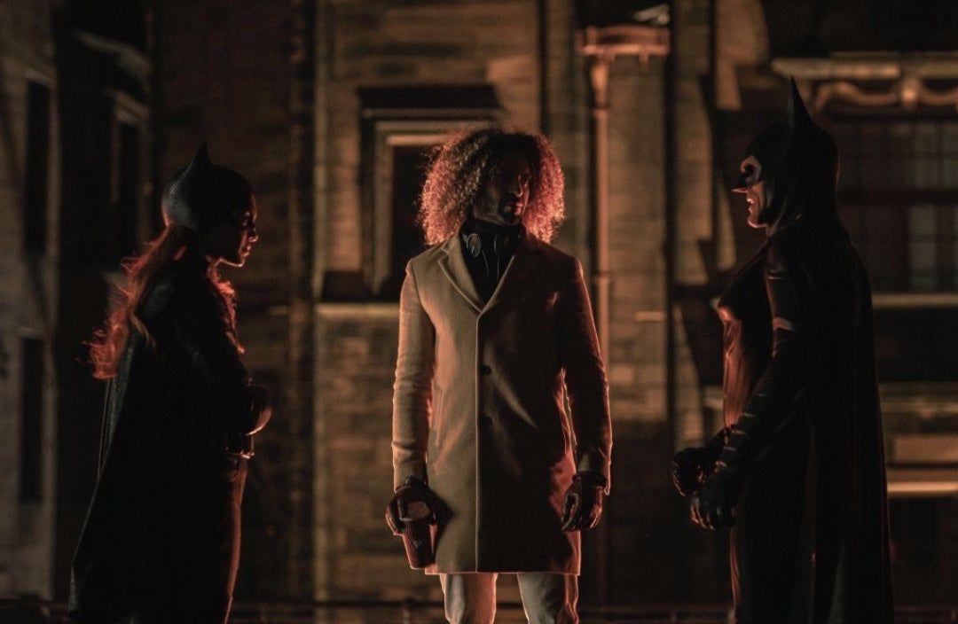 Filmin yönetmeni Batgirl ve Batman'in yer aldığı bir sahne paylaştı