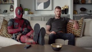 Deadpool, bu sefer de eski futbolcu David Beckham'a kafayı taktı