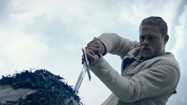 10 kişiyi Kral Arthur: Kılıç Efsanesi gösterimine davet ediyoruz!