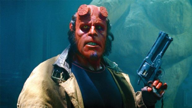 Ron Perlman'dan yeni Hellboy'a "bol şans"