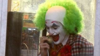 Yeni görüntülerde Joker, o çılgın gülüşünü bir kez daha gösterdi