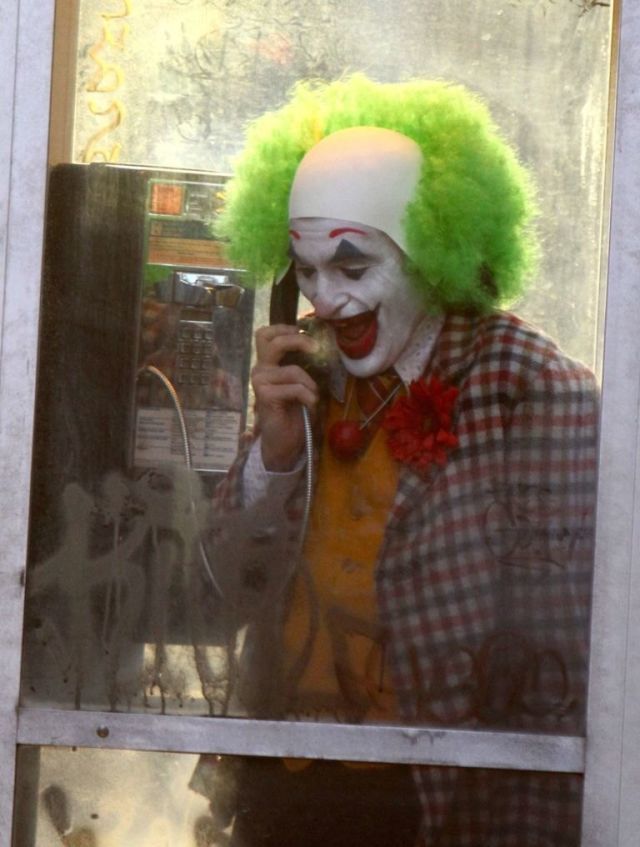 Yeni görüntülerde Joker, o çılgın gülüşünü bir kez daha gösterdi