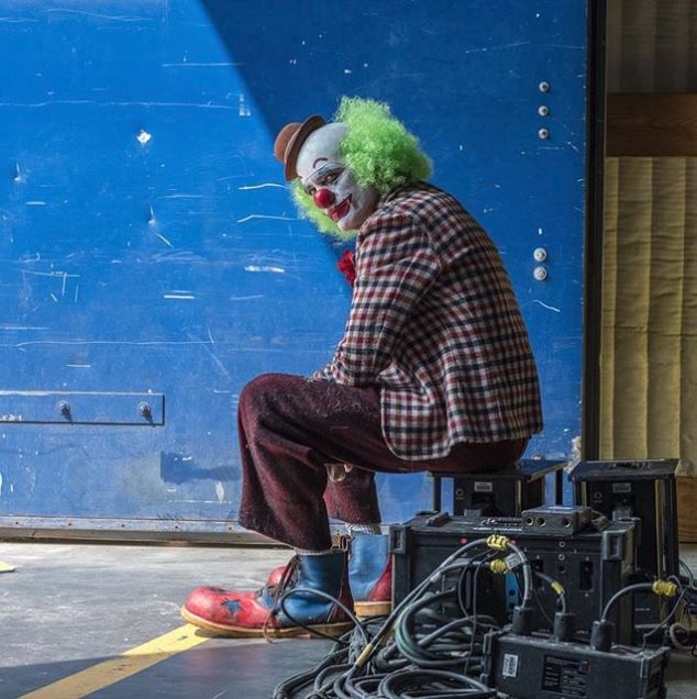 Yeni görüntülerde Joker, o çılgın gülüşünü bir kez daha gösterdi