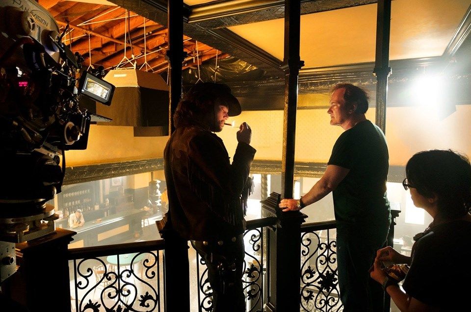 Tarantino'nun DiCaprio ve Pitt'li filminden yeni görseller geldi