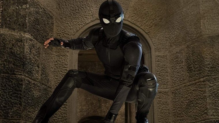 Spider Man'in siyah kostümünü gösteren yeni posterler yayınlandı