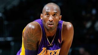 Ünlü basketbol oyuncusu Kobe Bryant hayatını kaybetti