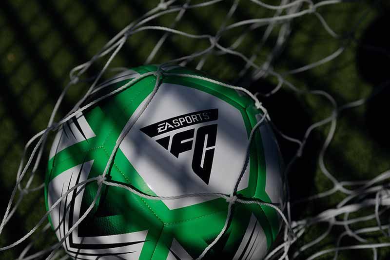 EA SPORTS FC Topu