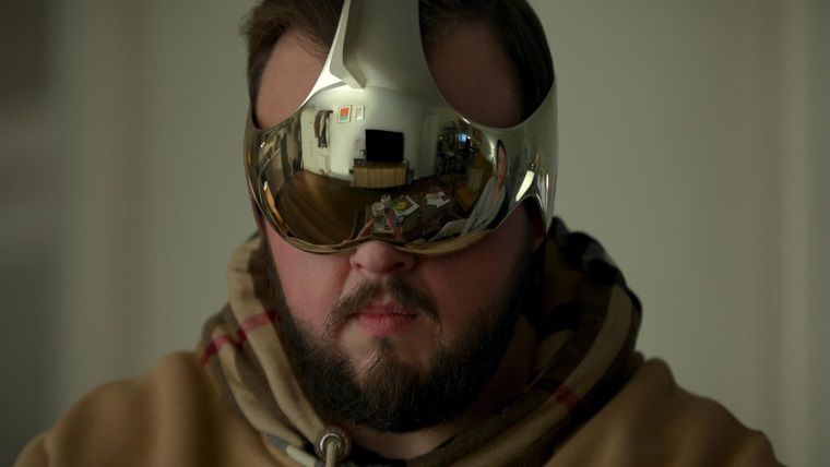 John Bradley Ve Alex Sharp