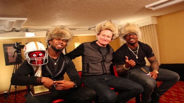 Conan O'Brien'ı DOOM oynarken izlemek ister misiniz? 