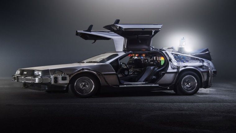 Geleceğe Dönüş arabası DeLorean ve niceleri satışta