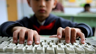 İnternet kullanıcılarının 3'te 2'si çocuklar için tehlikeli içerikle karşılaştı