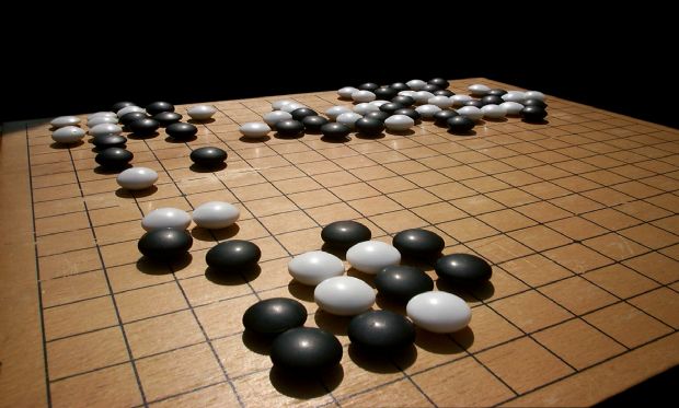 Deep Mind'ın geliştirdiği AlphaGo profesyonel Go oyuncusunu devirdi!