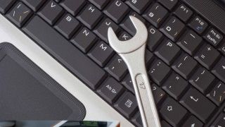 Laptop Ekranında Siyah Çizgi