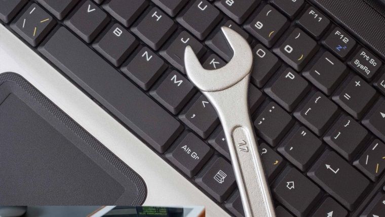 Laptop Ekranında Siyah Çizgi