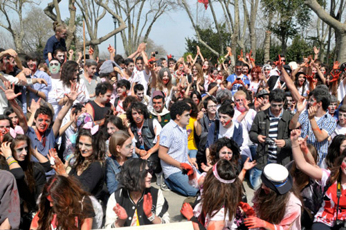 Sultanahmet'i zombiler bastı!