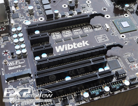 Intel Z77 yonga setli anakart gözüktü
