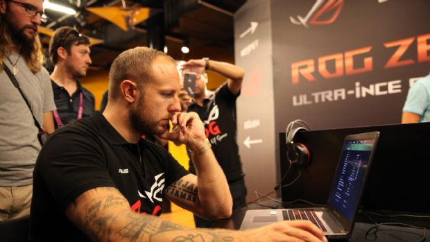 ASUS ROG, Zephyrus’u büyük bir parti ile tanıttı