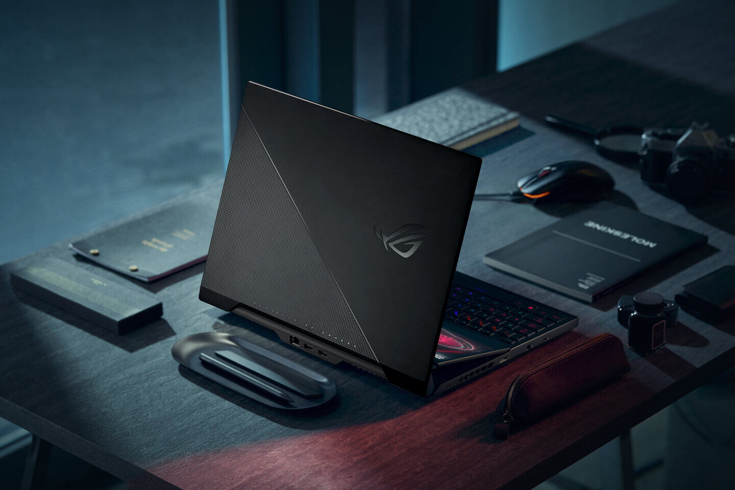 ASUS, çift ekranlı ROG Zephrus Duo 15 SE dizüstü bilgisayarını duyurdu