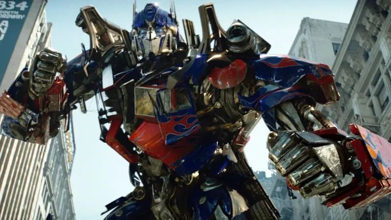 Michael Bay Transformers’a Geri Dönüyor