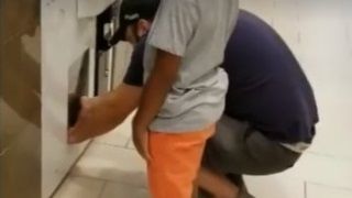 Hırsız baba, çocuğuna konsol çaldırttı