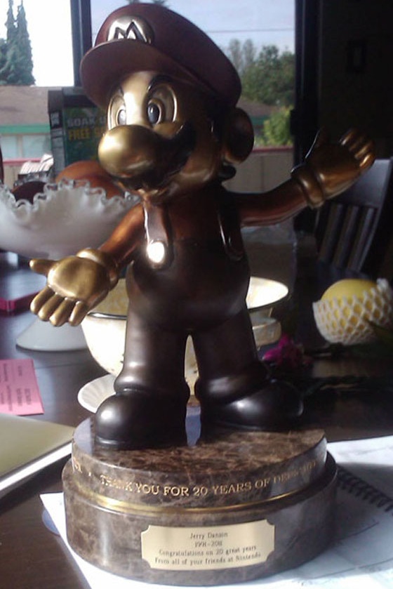 Nintendo'da 20 yıl çalışana, Altın Mario hediye!