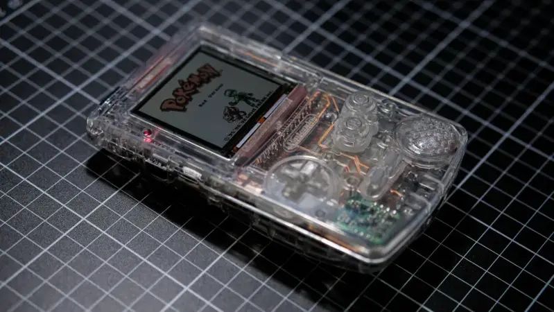 Şeffaf Anakartlı Game Boy Color Tasarlandı