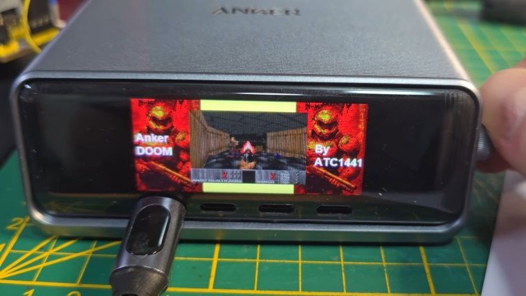 Doom Taşınabilir Güç Kaynağında Çalıştırıldı