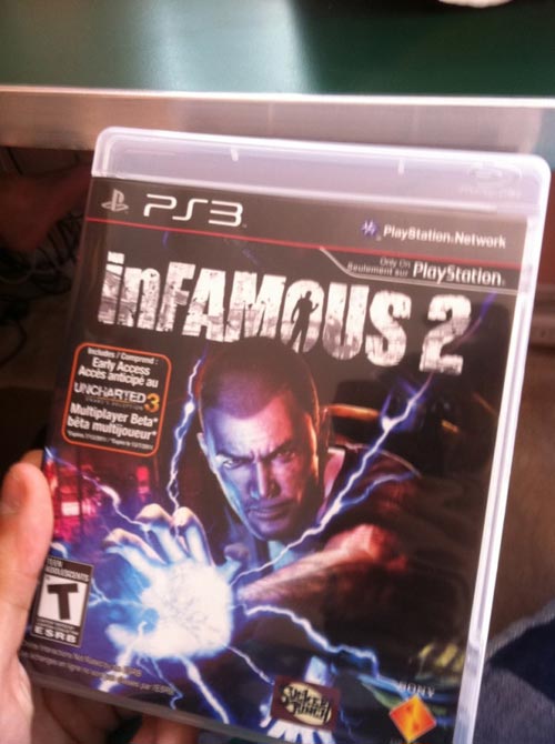 Dünyanın ilk inFamous 2 oyuncusu!